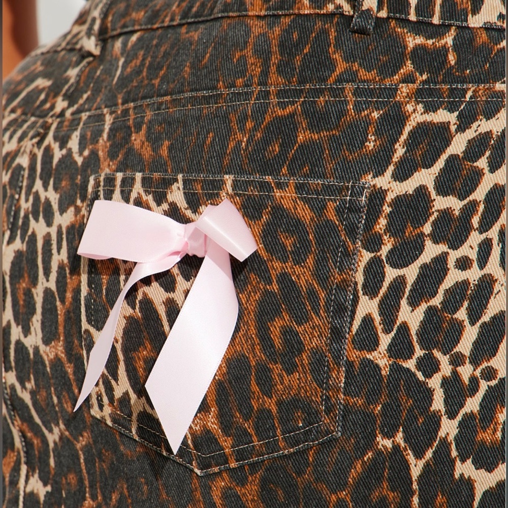 Put A Bow It Leopard Mini Skirt - Picture 3 of 4